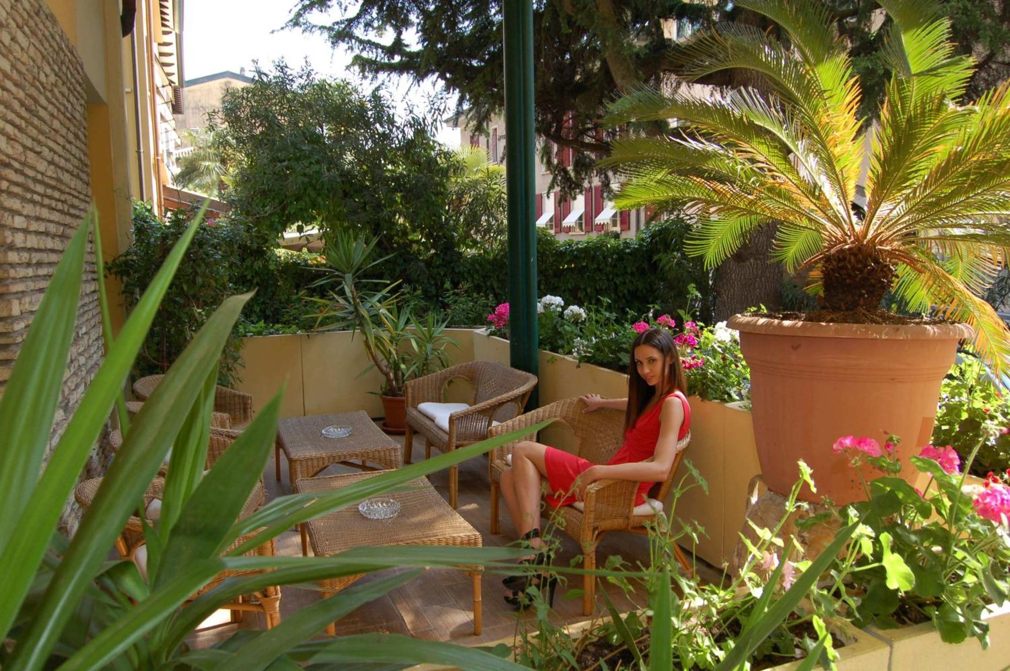 Hotel Broglia Sirmione Kültér fotó